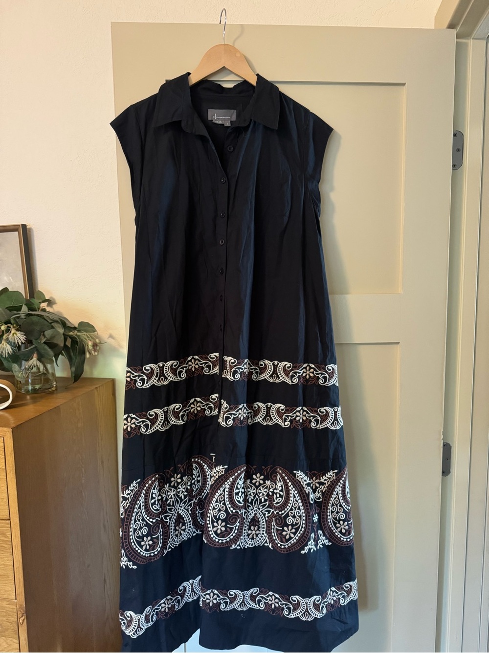 Anthropologie Dress Black embroidered button sleeveless collared